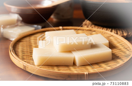 竹ザルに盛られた角餅 ちゃぶ台の四角い餅 東の角餅 内装袋 切り餅 竹ザルに盛られた角餅 ちゃぶ台の四角い餅 東の角餅 内装袋 切り餅 73110883