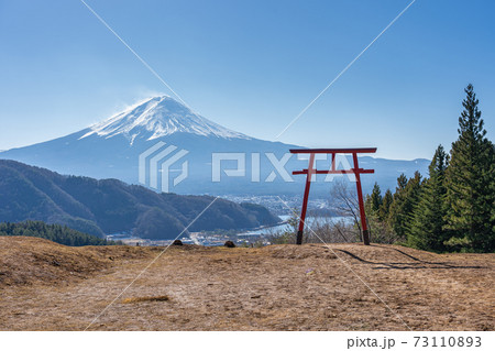 Mount Fuji with Torii gate in Kawaguchiko, Japan Mount Fuji with Torii gate in Kawaguchiko, Japan 73110893