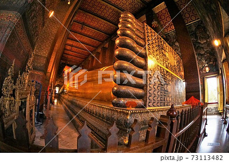 タイ国バンコクのワット・ポー(Wat Pho)の大寝釈迦仏、涅槃像 タイ国バンコクのワット・ポー(Wat Pho)の大寝釈迦仏、涅槃像 73113482