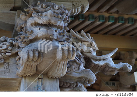 神社の獅子の彫刻の写真素材 [73113904] - PIXTA