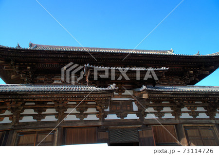 【世界遺産 古都京都の文化財】東寺金堂と青空 京都府京都市南区 【世界遺産 古都京都の文化財】東寺金堂と青空 京都府京都市南区 73114726