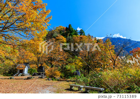 富山・上市・馬場島・剱岳登山口の紅葉 富山・上市・馬場島・剱岳登山口の紅葉 73115389