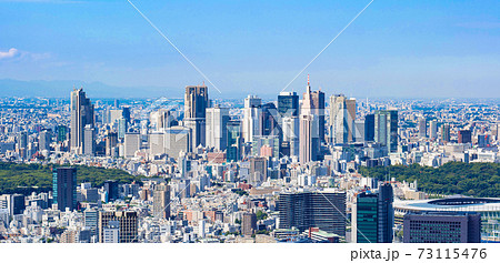 東京　新宿副都心の高層ビル　ワイド 73115476