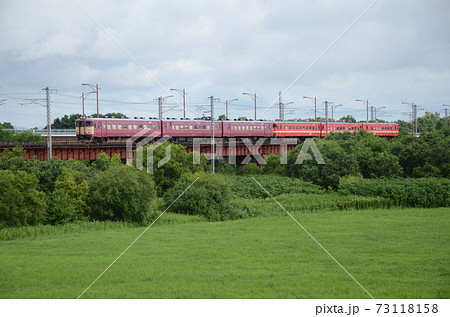 旧塗装復元車も入った函館本線の普通列車 旧塗装復元車も入った函館本線の普通列車 73118158