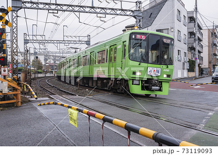 京王線　高尾山行き　グリーン車両　踏切 73119093