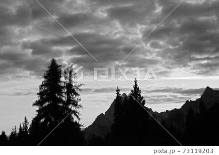 The Dolomites are a mountain range located in northeastern Italy. They form a part of the Southern Limestone Alps. The Dolomites are a mountain range located in northeastern Italy. They form a part of the Southern Limestone Alps. 73119203