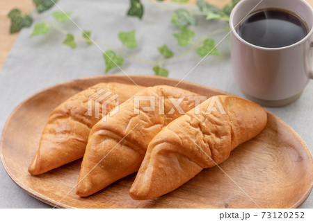 塩パンとコーヒー 73120252