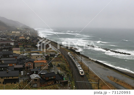 冬の信越本線を走る特急「しらゆき」 冬の信越本線を走る特急「しらゆき」 73120993