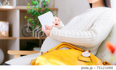 カイロを準備する妊婦 16:9 カイロを準備する妊婦 16:9 73121066