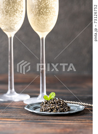 Black caviar with champagne 73126752