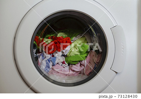 Washing machine door with rotating garments inside Washing machine door with rotating garments inside 73128430