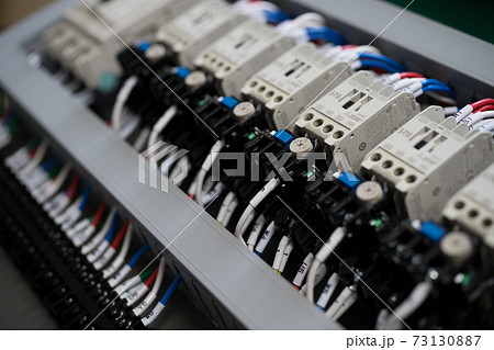 制御盤の組立 73130887