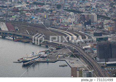 函館山から見る旧青函連絡船「摩周丸」と函館駅界隈 函館山から見る旧青函連絡船「摩周丸」と函館駅界隈 73131499