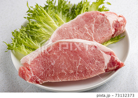 冷凍して保存した美味しいブタ肉 73132373