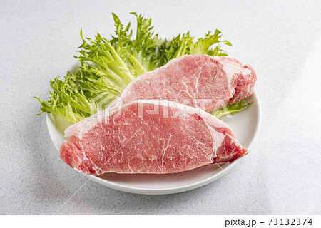 冷凍して保存した美味しいブタ肉 73132374