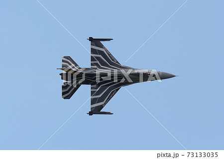 ベルギー空軍F-16AMディスプレイチームのナイフエッジ ベルギー空軍F-16AMディスプレイチームのナイフエッジ 73133035