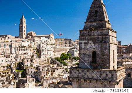 イタリア　マテーラの洞窟住居とマテーラ大聖堂と聖ペテロ教会 73133145