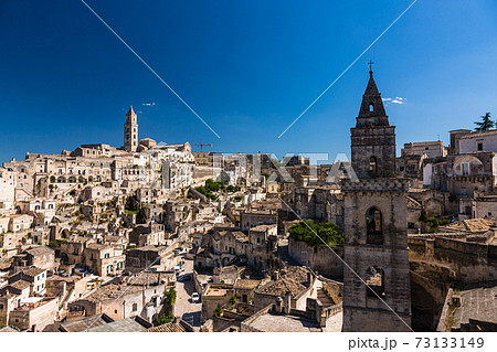 イタリア　マテーラの洞窟住居とマテーラ大聖堂と聖ペテロ教会 73133149