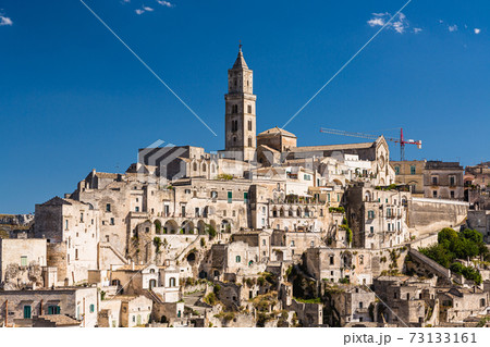 イタリア　マテーラの洞窟住居とマテーラ大聖堂 73133161