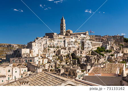 イタリア　マテーラの洞窟住居とマテーラ大聖堂 73133162