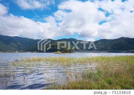 河口湖と橋と山 73133610