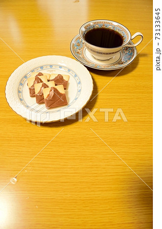 お菓子とコーヒー 73133645