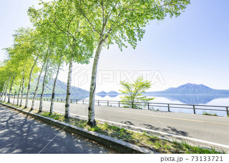 支笏湖と白樺並木 千歳市 支笏湖と白樺並木 千歳市 73133721