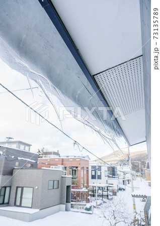屋根の雪庇 73135789