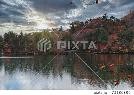 【奥日光、湯ノ湖の紅葉】 【奥日光、湯ノ湖の紅葉】 73136306