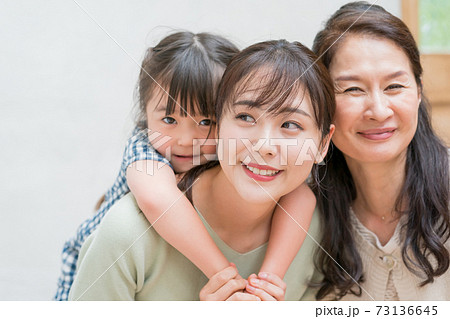 女子三世代 73136645