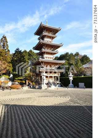 長慶寺　孔雀宝塔(三重塔) 73137664