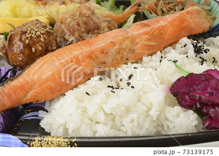 鮭弁当 鮭弁当 73139175