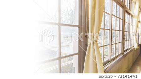 懐かしい　小学校校舎　窓　校舎　窓ガラス　天井 73141441