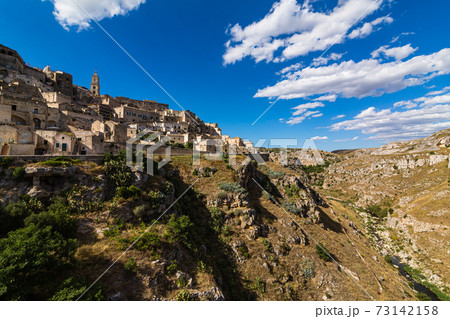 イタリア　マテーラのムルジャ・マテラナ公園と渓谷 73142158