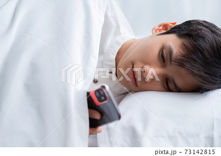 Man sleeping 73142815