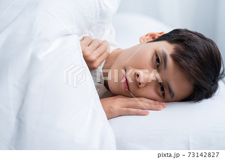 Man sleeping 73142827
