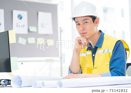 Man architect Man architect 73142832
