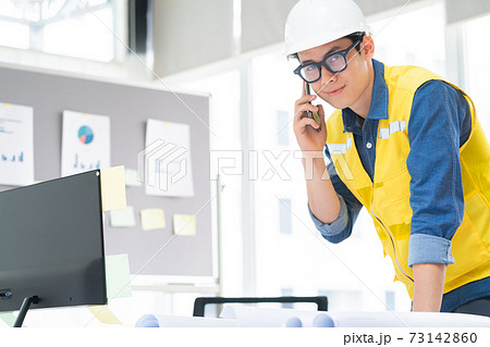 Man architect Man architect 73142860