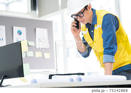 Man architect Man architect 73142869