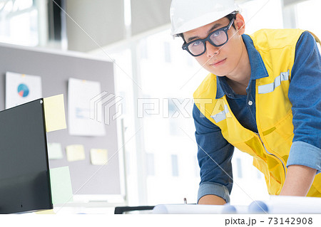 Man architect Man architect 73142908