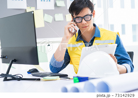 Man architect Man architect 73142929
