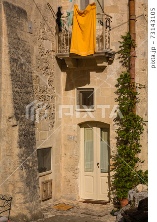 イタリア　マテーラの旧市街の民家 73143105
