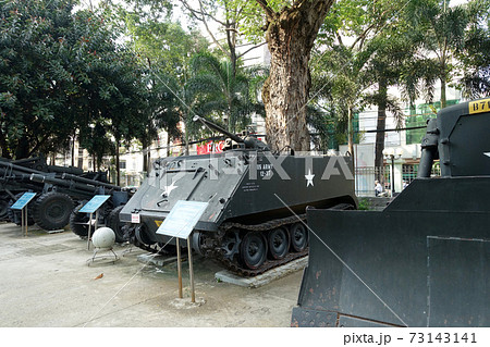 ベトナム戦争証跡博物館の屋外に陳列されている戦車の写真素材
