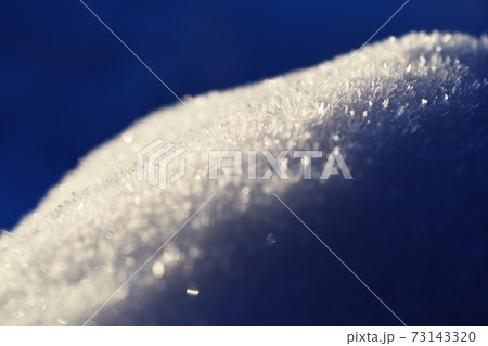 冬の朝、青い雪 冬の朝、青い雪 73143320