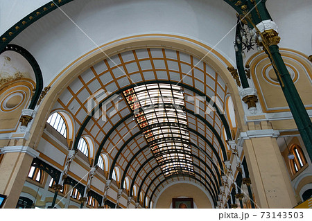 サイゴン中央郵便局の中のアーチ 73143503