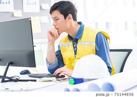 Man architect Man architect 73144656