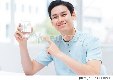 Man lifestyle 73144694