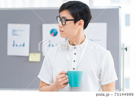 Businessman portrait 73144999