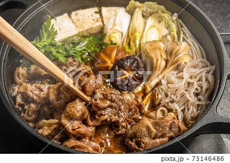 和牛ですきやき Japanese beef sukiyaki 和牛ですきやき Japanese beef sukiyaki 73146486