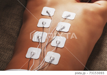 Electrode Stimulating massage of the spine at home. Electrode Stimulating massage of the spine at home. 73153093